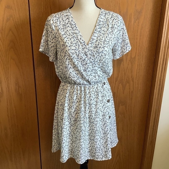 Sienna Sky Flower Print Short Sleeve Dress Sz-S - Picture 1 of 7